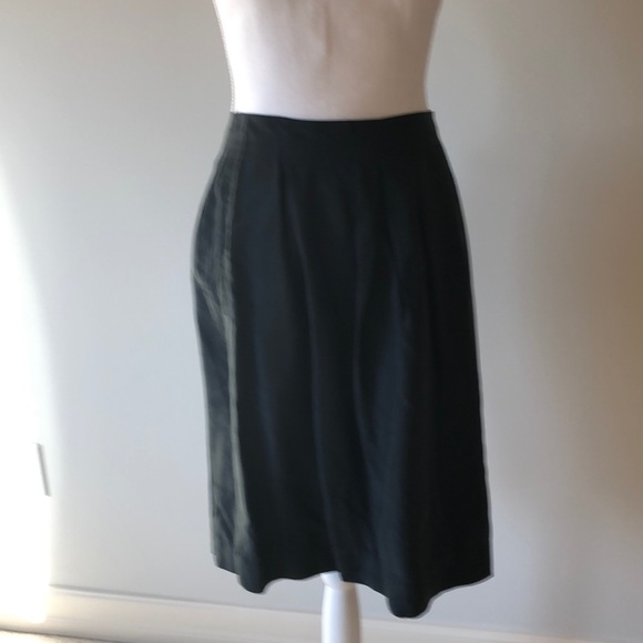 Diane Gillman suit - Picture 4 of 4